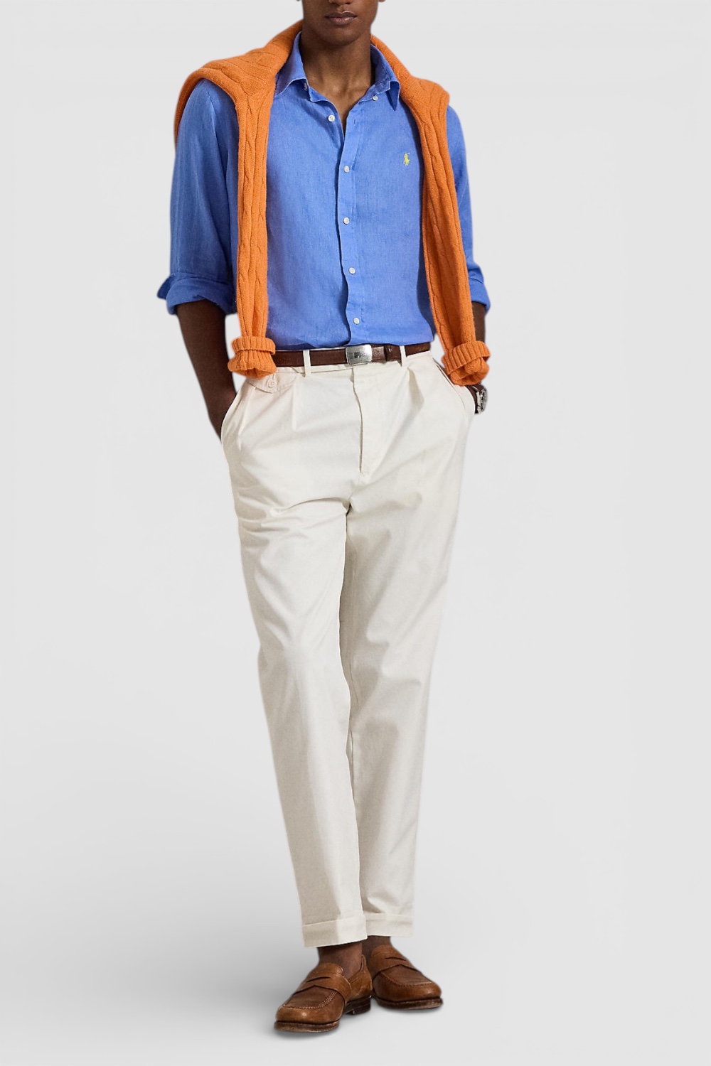 תמונת כל הלוק של חולצה מכופתרת